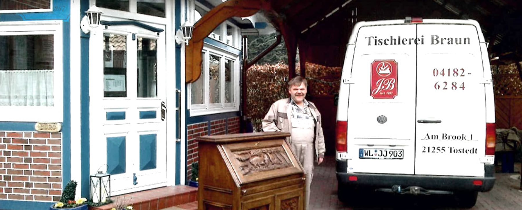 Norbert Braun, Tischlermeister der Tischlerei Joh. Braun in Tostedt, vor dem Betrieb